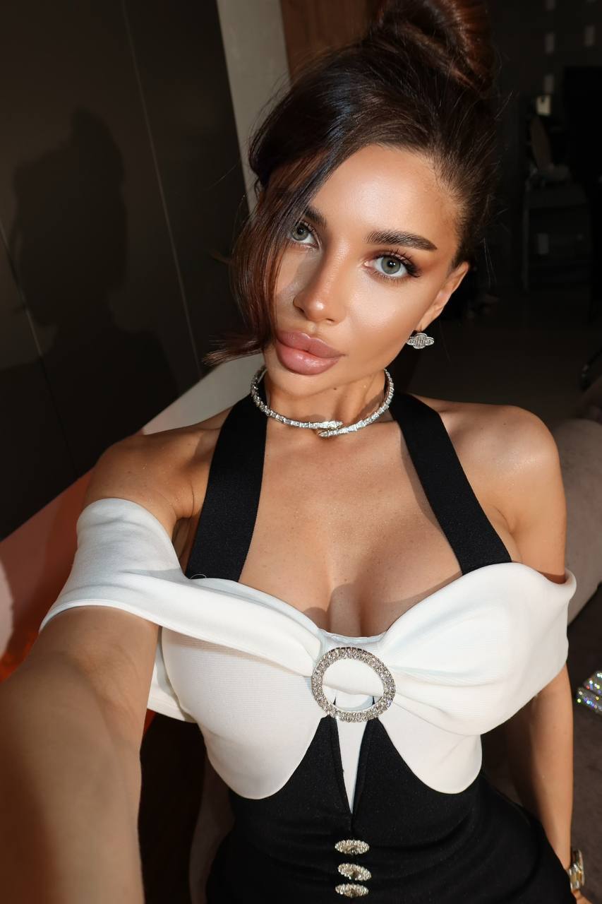 Dress in black and white