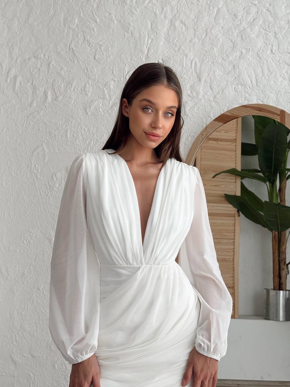 Long sleeves short white dress - Image 2